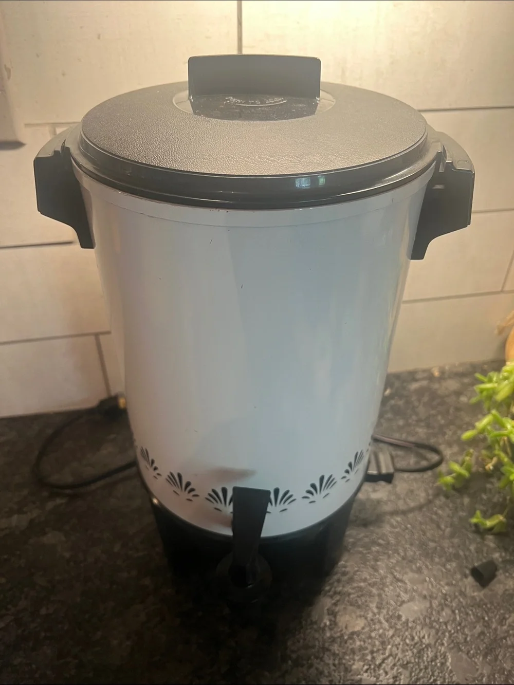 MCM West Bend 30 cup electric coffee urn. Has pour spout. Exc condition.